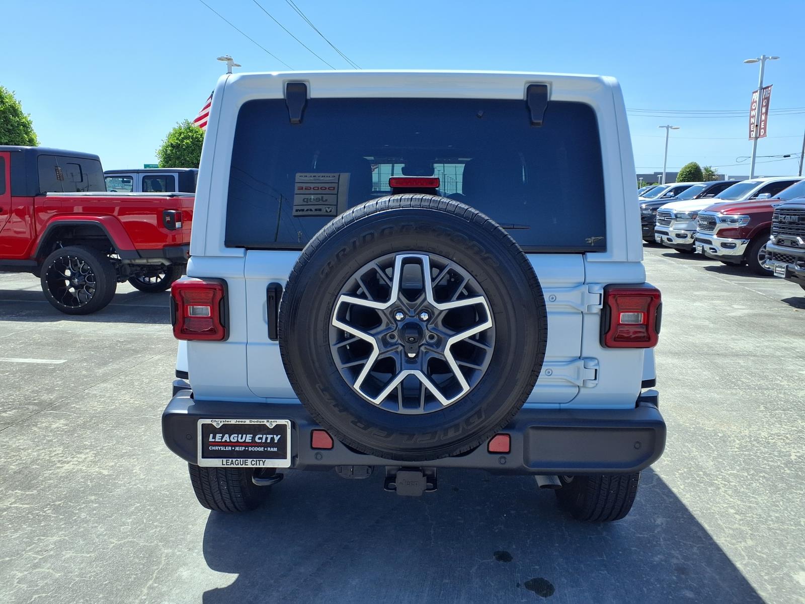 2024 Jeep Wrangler Sahara - 5