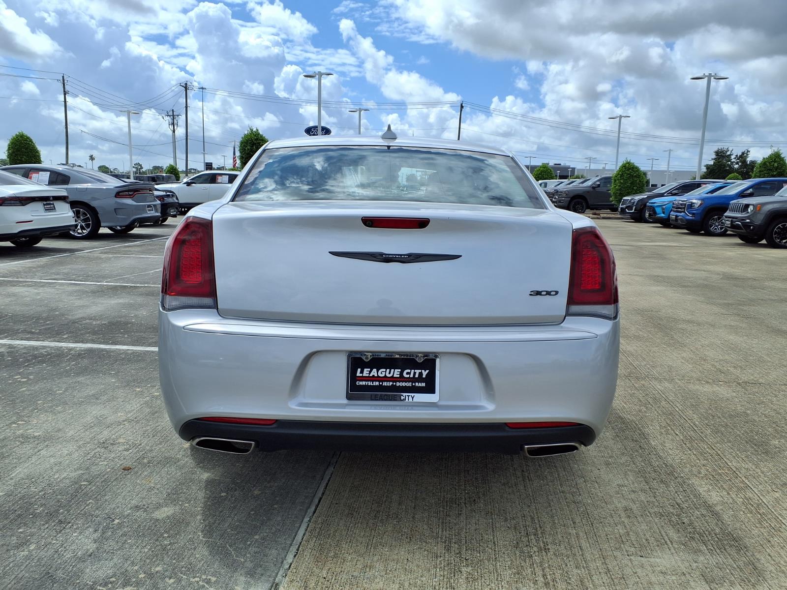 2023 Chrysler 300 Touring - 5