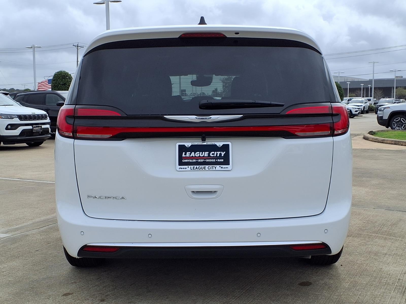2026 Chrysler Pacifica Select White at League City CDJR