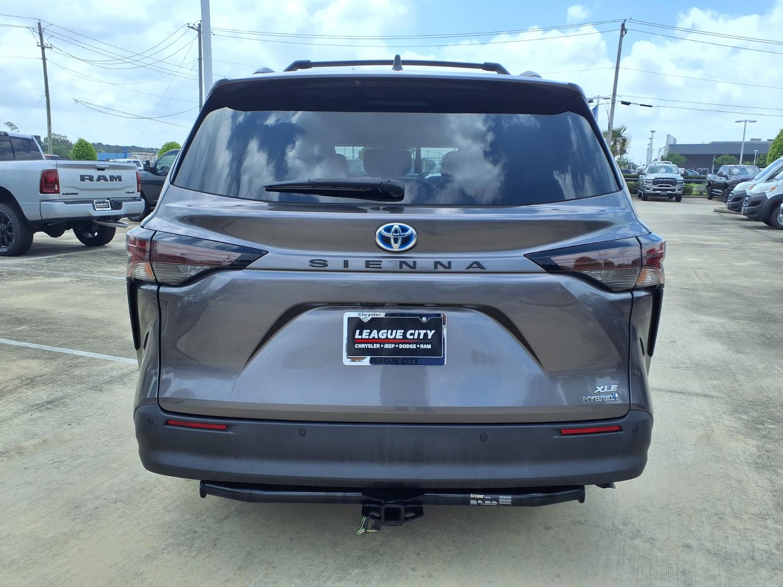 2023 Toyota Sienna XLE 8 Passenger - 5