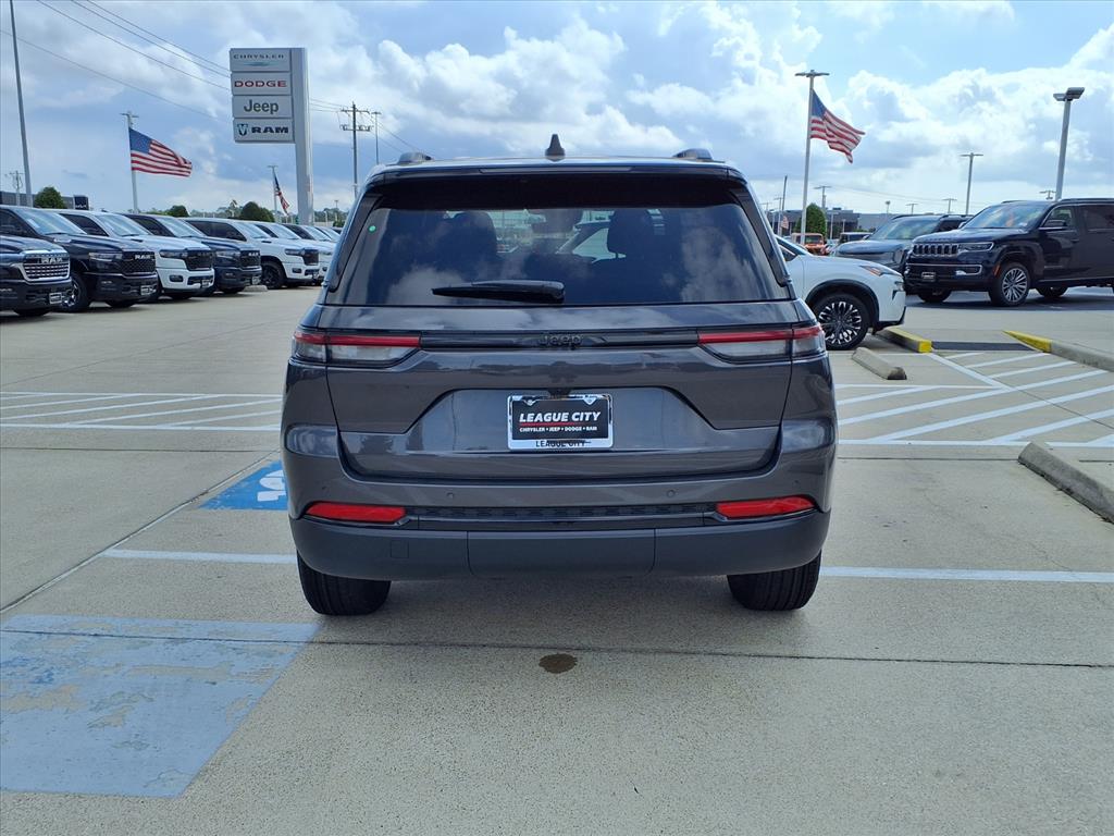 2025 Jeep Grand Cherokee Laredo Metallic at League City CDJR