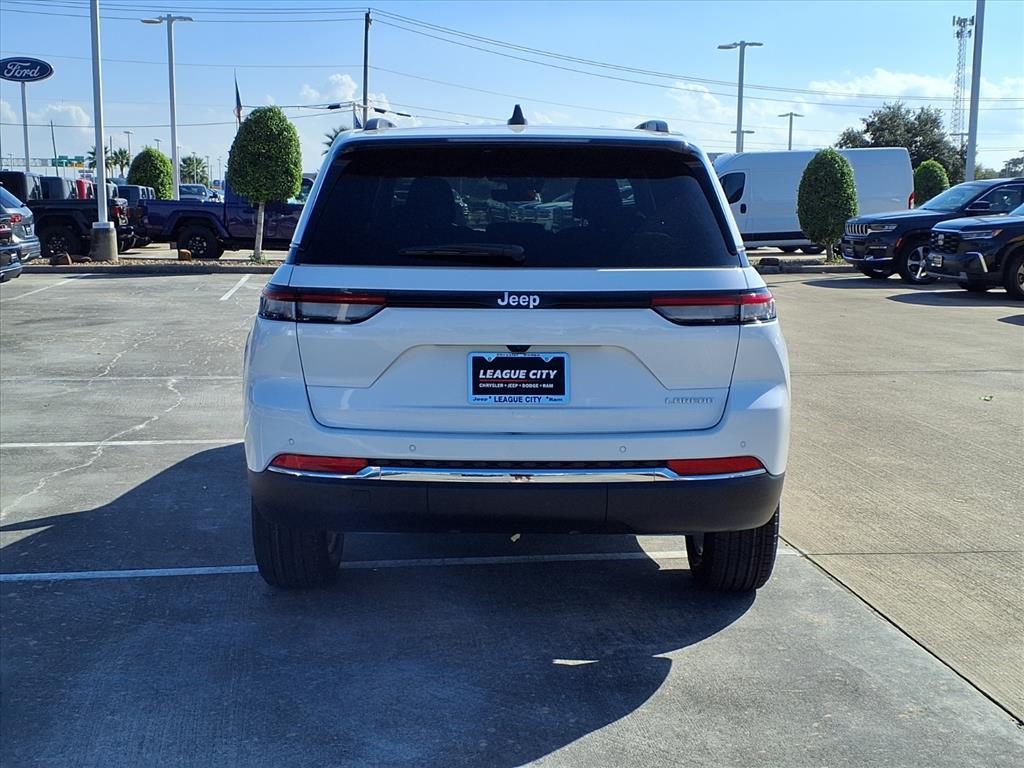 2025 Jeep Grand Cherokee Laredo White at League City CDJR