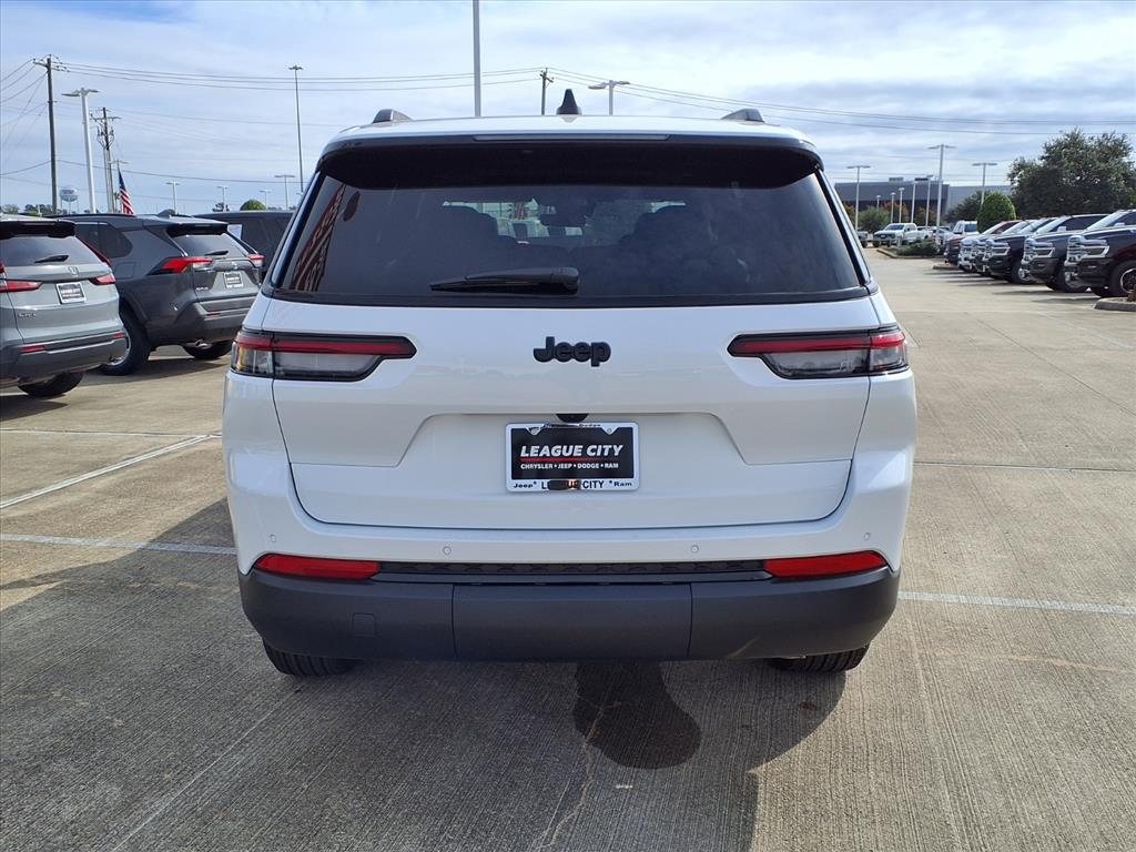 2025 Jeep Grand Cherokee L Laredo White at League City CDJR