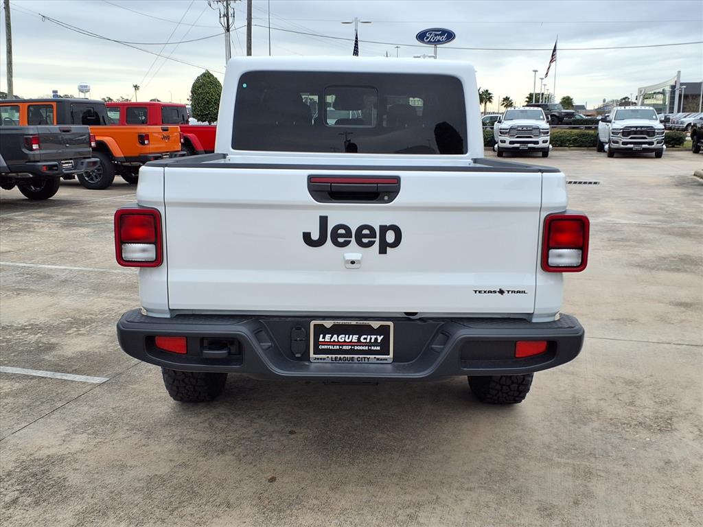 2026 Jeep Gladiator Sport Bright White Clearcoat at League City CDJR