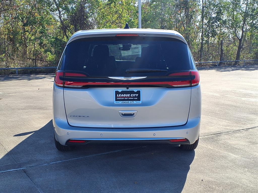 2026 Chrysler Pacifica Select Silver at League City CDJR