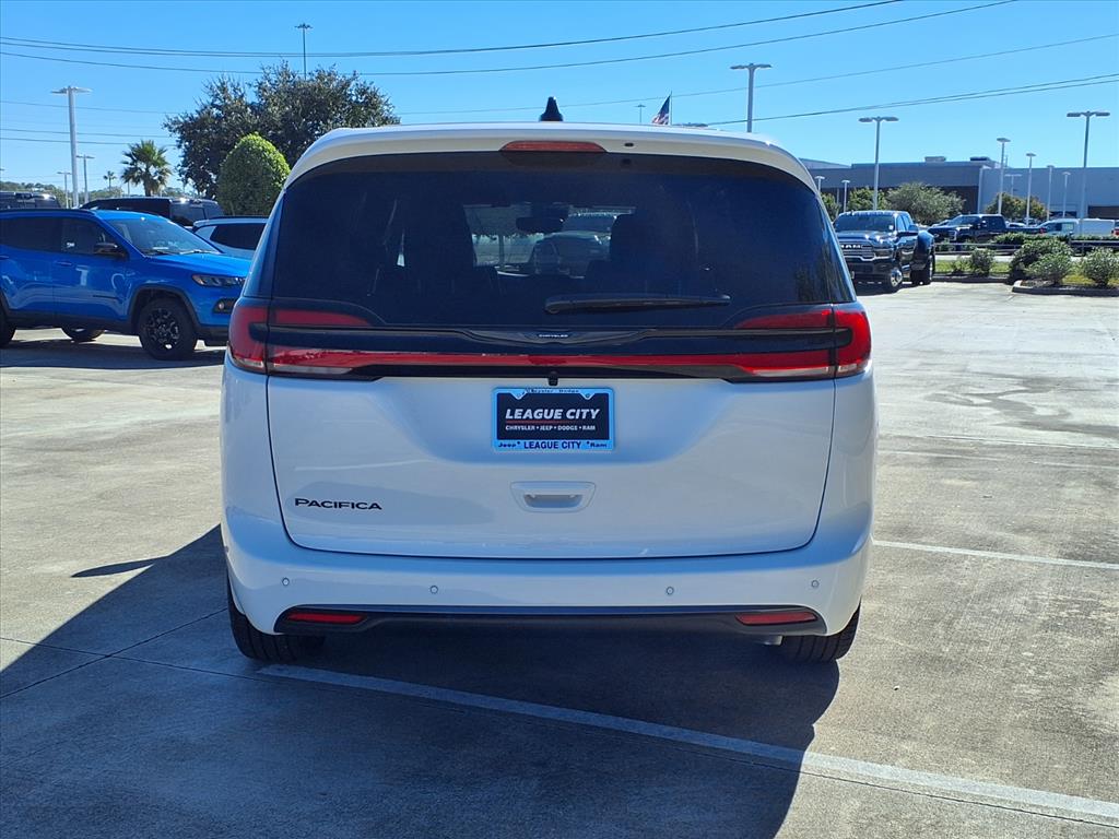 2026 Chrysler Pacifica Select Bright White Clearcoat at League City CDJR