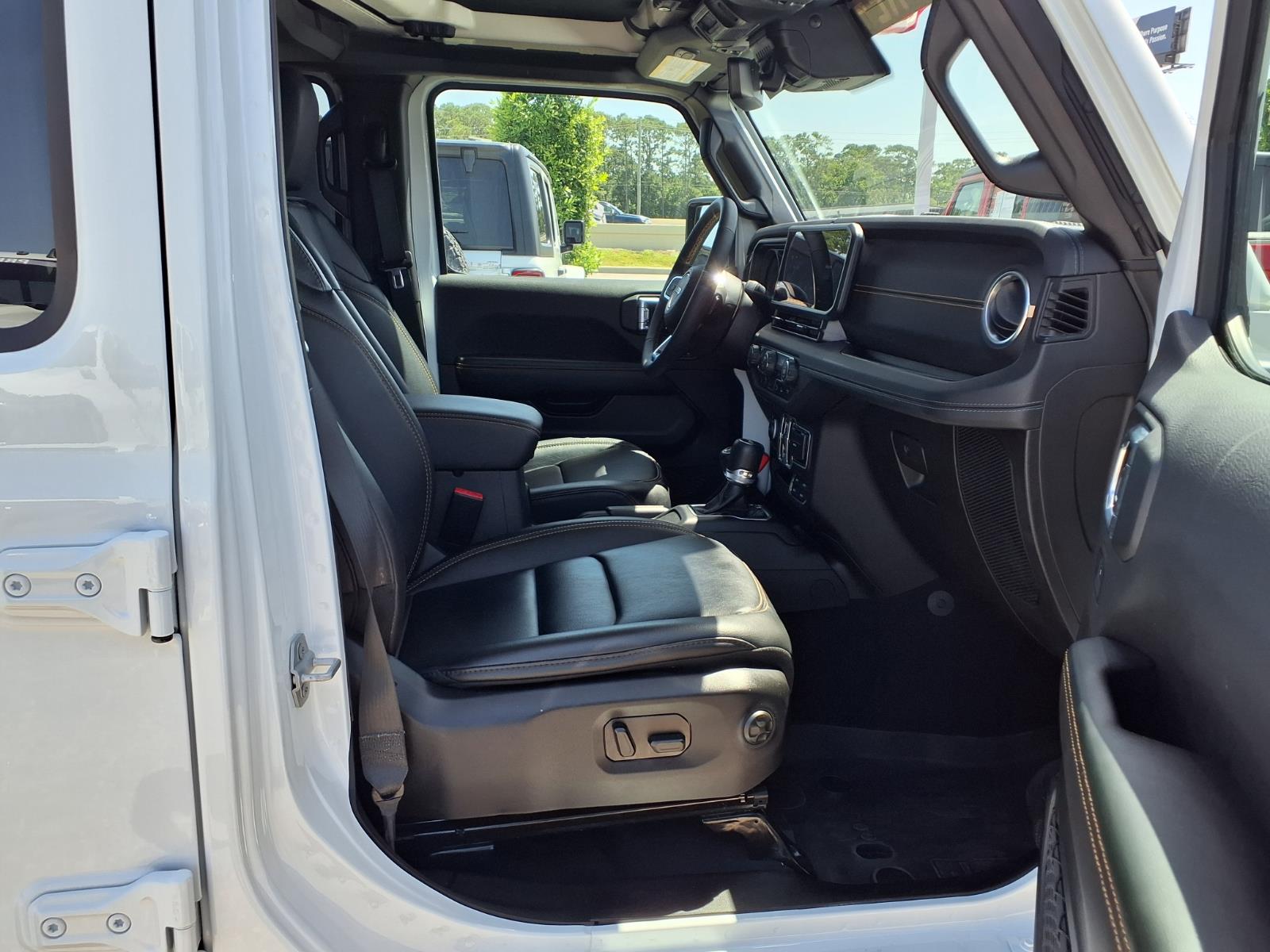 2024 Jeep Wrangler Sahara - 6