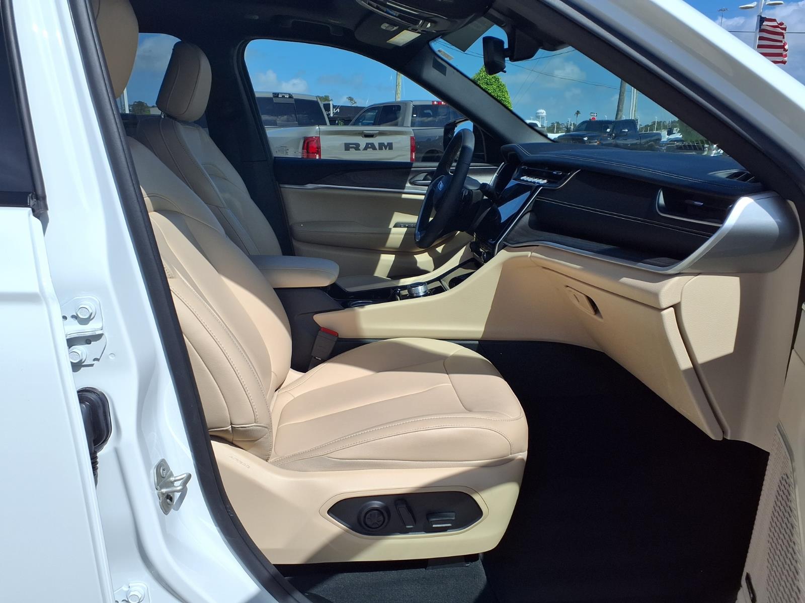 2023 Jeep Grand Cherokee L Limited - 6