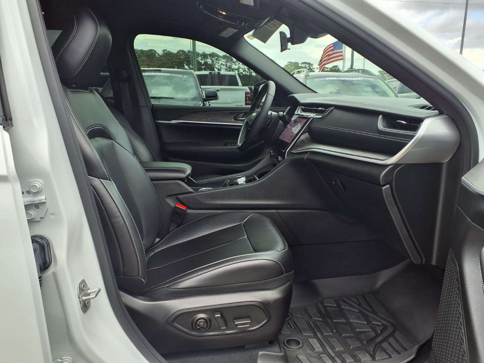 2025 Jeep Grand Cherokee L Limited Bright White Clearcoat at League City CDJR