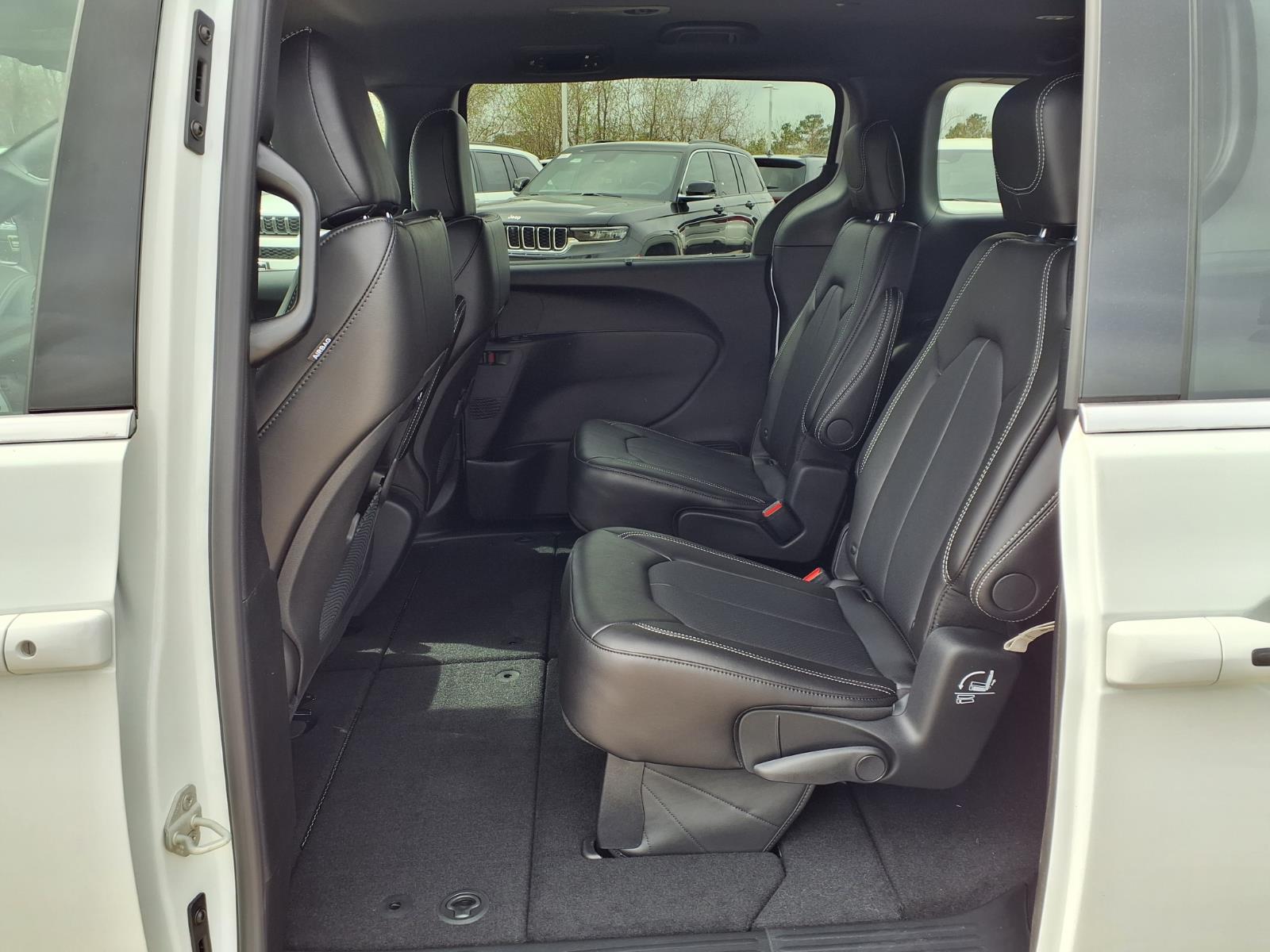 2026 Chrysler Pacifica Select White at League City CDJR
