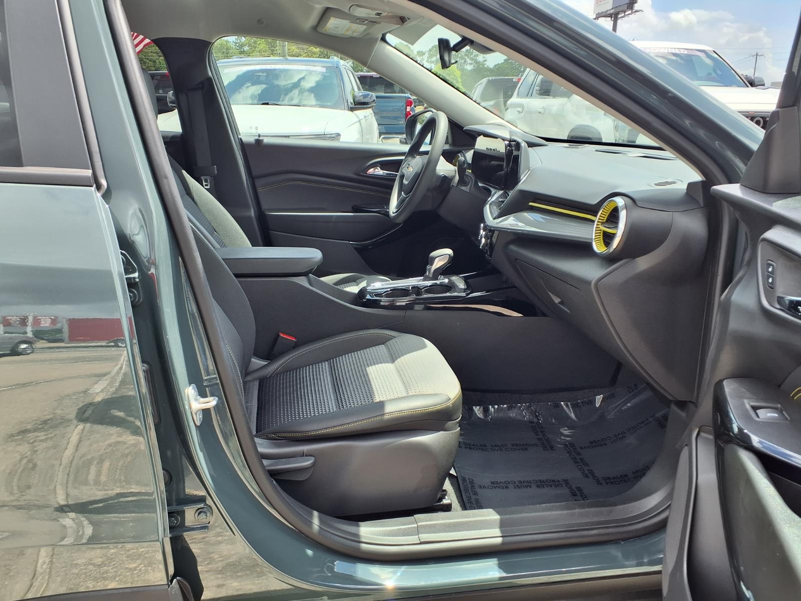 2025 Chevrolet Trax LT - 6