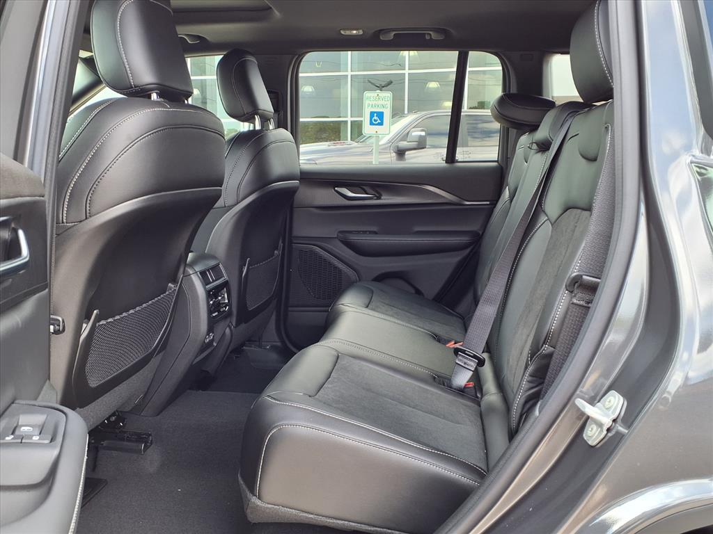 2025 Jeep Grand Cherokee Laredo Metallic at League City CDJR