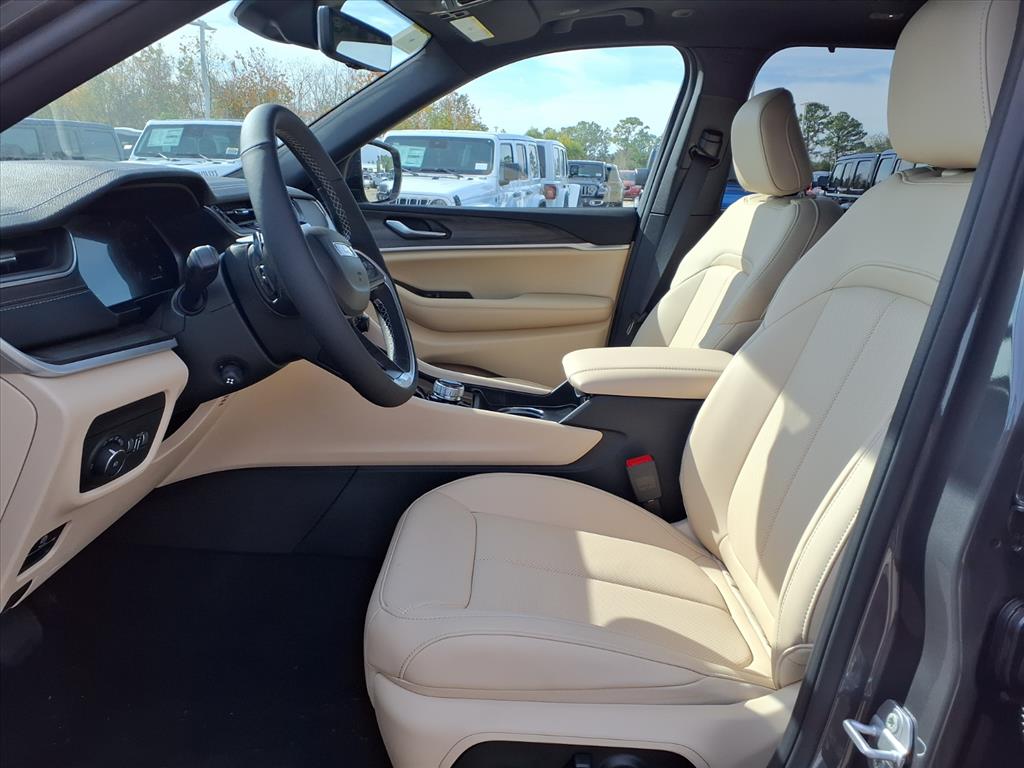 2025 Jeep Grand Cherokee Limited Metallic at League City CDJR