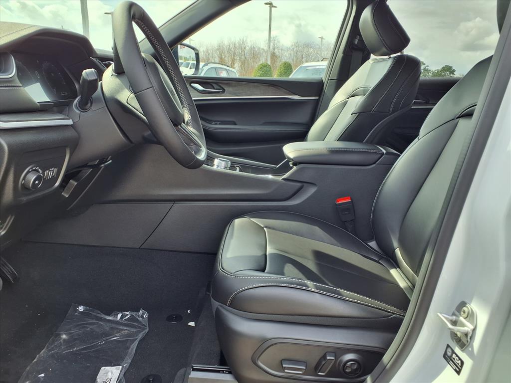2025 Jeep Grand Cherokee L Limited Bright White Clearcoat at League City CDJR