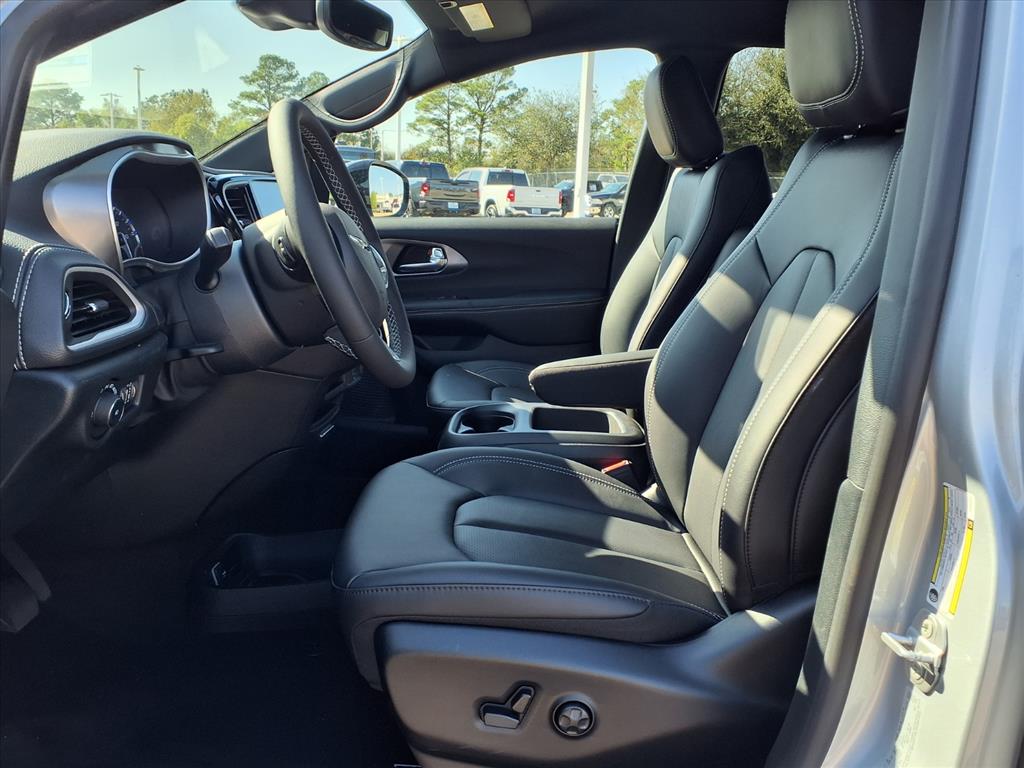 2026 Chrysler Pacifica Select Silver at League City CDJR