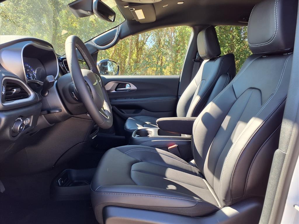 2026 Chrysler Pacifica Select Bright White Clearcoat at League City CDJR