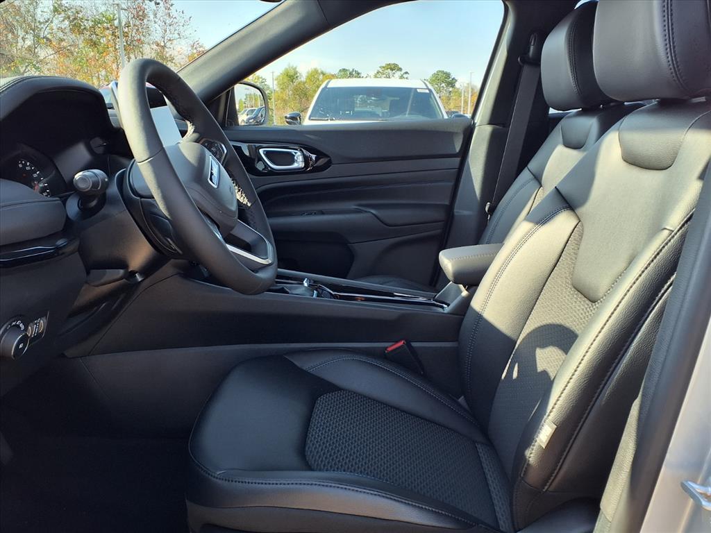 2026 Jeep Compass Latitude Silver at League City CDJR