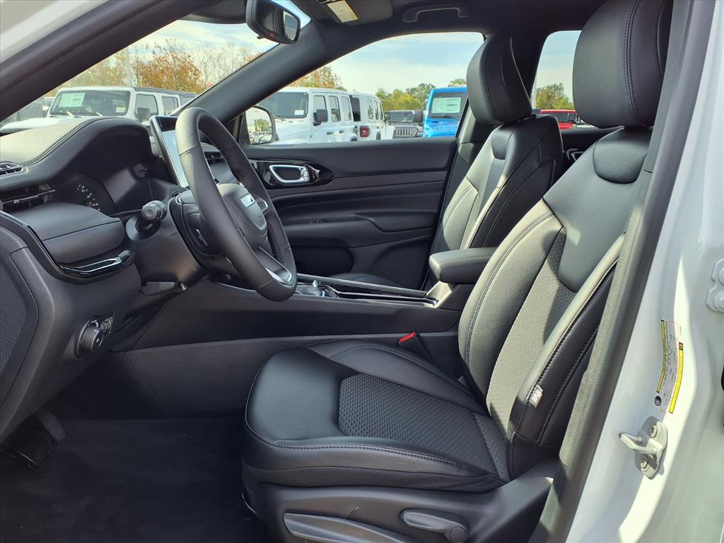 2026 Jeep Compass Latitude White at League City CDJR