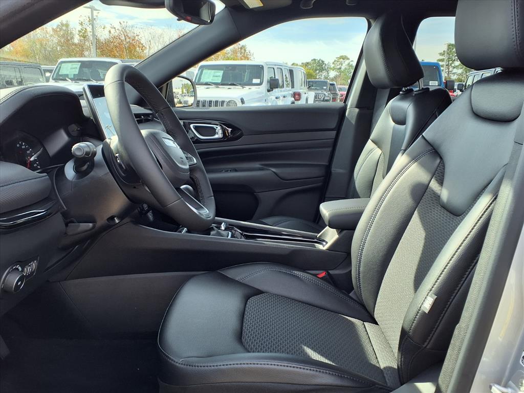 2026 Jeep Compass Latitude Silver at League City CDJR