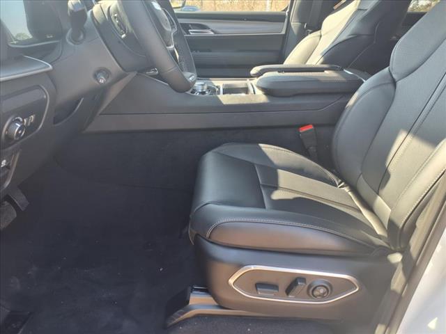 2025 Jeep Wagoneer Base