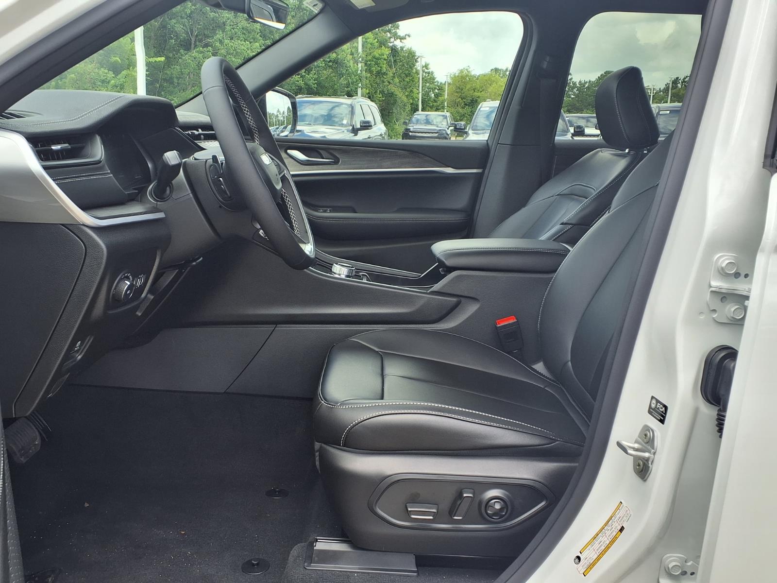 2026 Jeep Grand Cherokee  White at League City CDJR