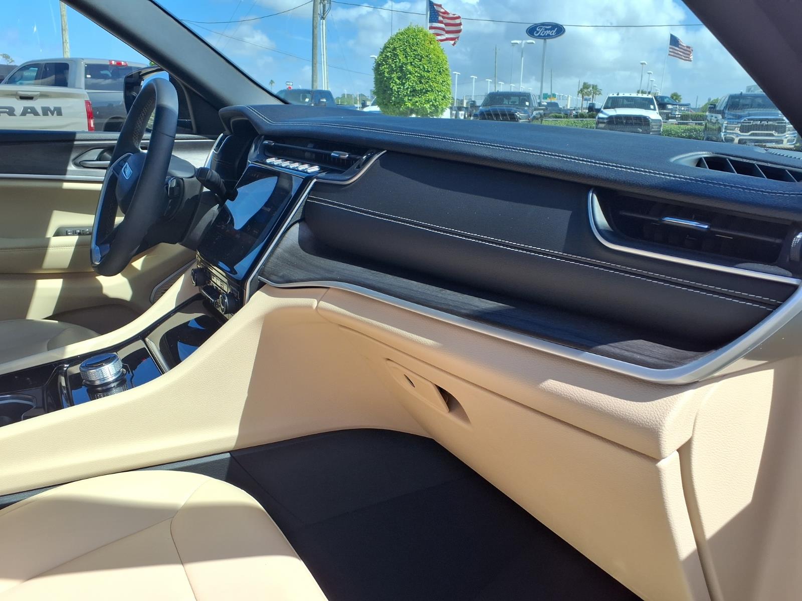 2023 Jeep Grand Cherokee L Limited - 7