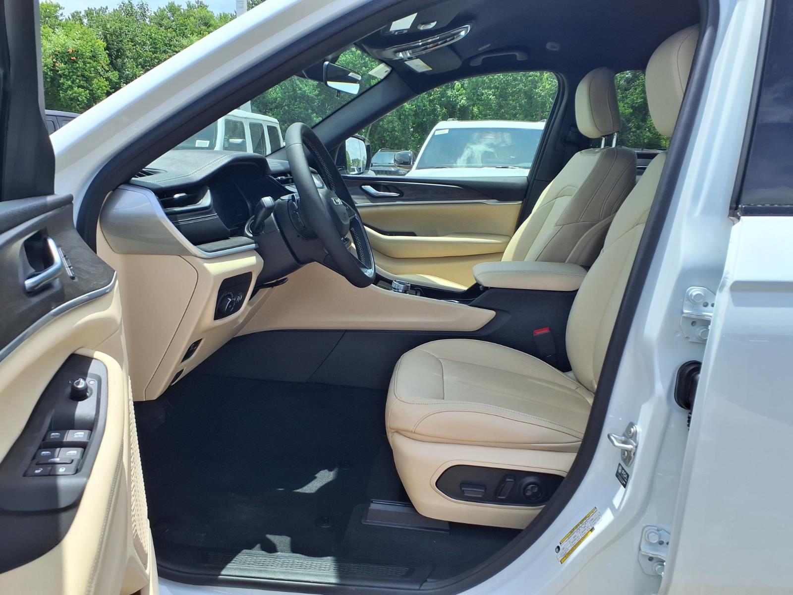 2026 Jeep Grand Cherokee L Limited White at League City CDJR