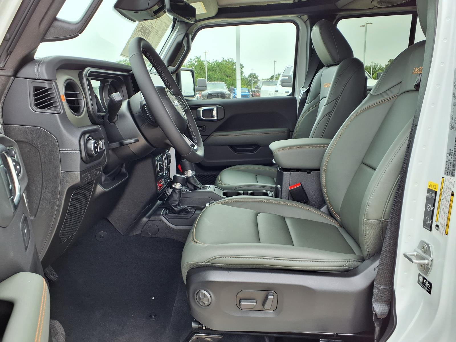 2026 Jeep Gladiator Mojave White at League City CDJR