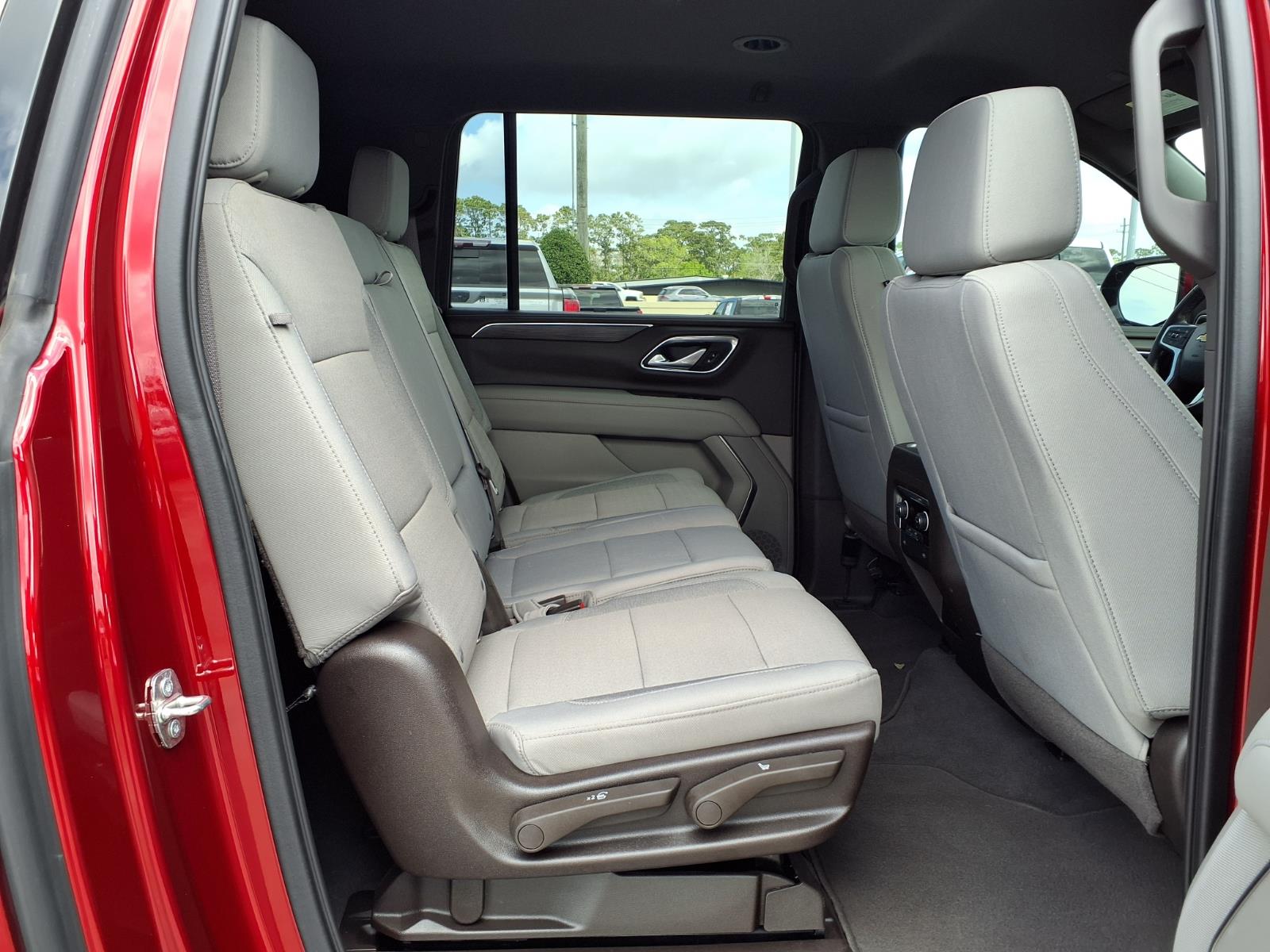 2022 Chevrolet Suburban LS - 7