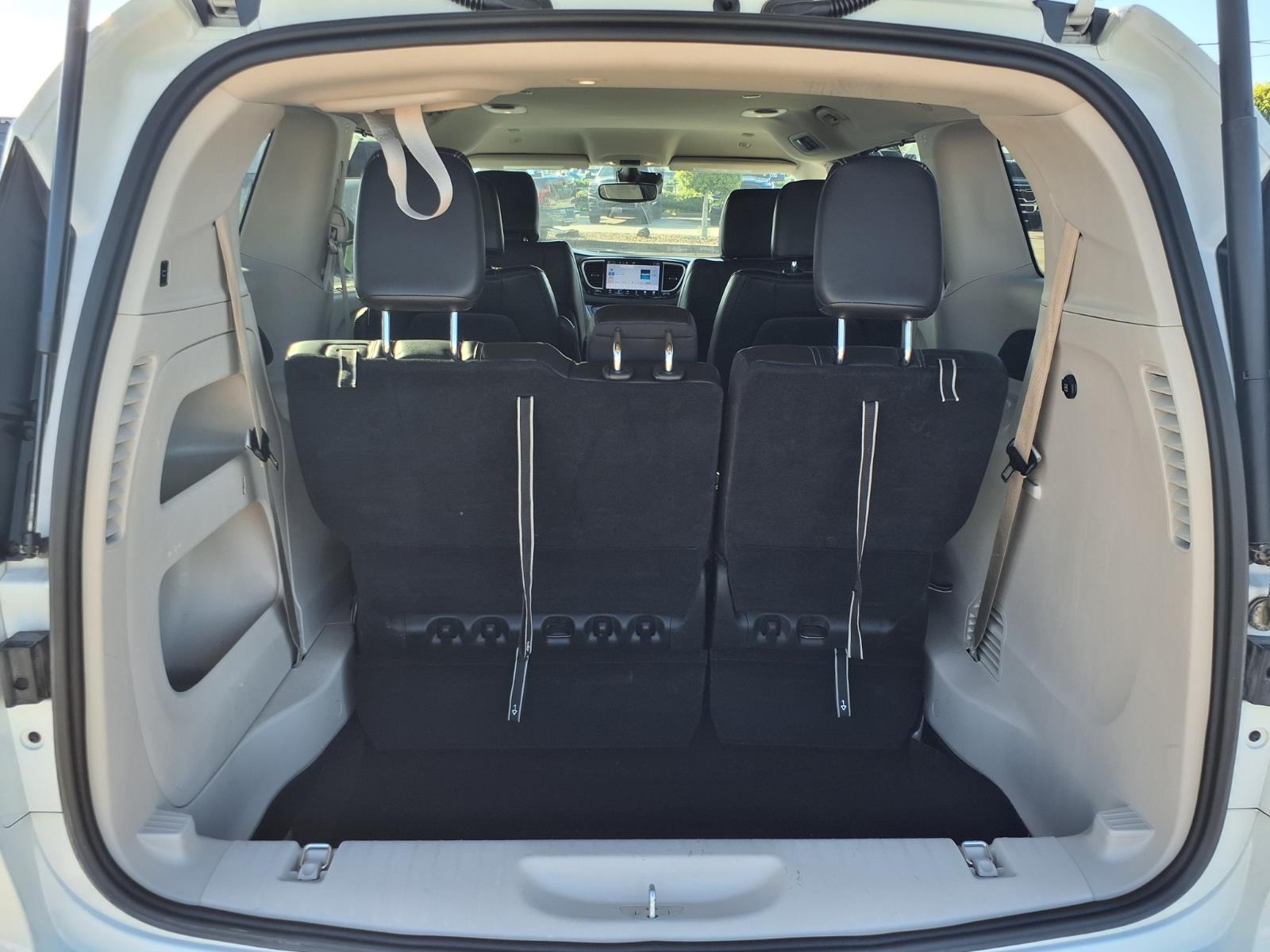 2023 Chrysler Pacifica Touring L - 7