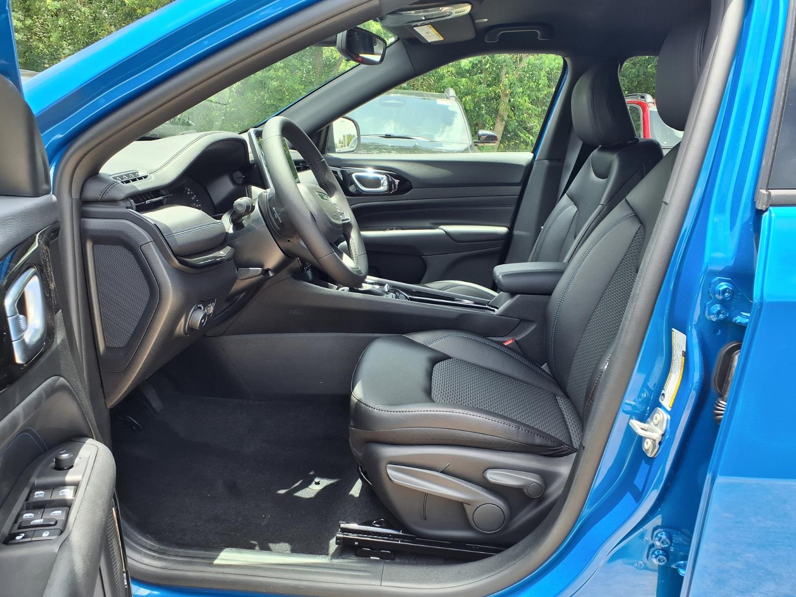 2026 Jeep Compass Latitude Blue at League City CDJR