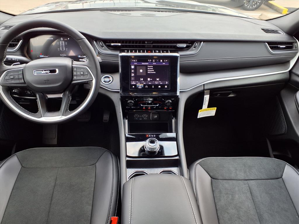 2025 Jeep Grand Cherokee Laredo Metallic at League City CDJR