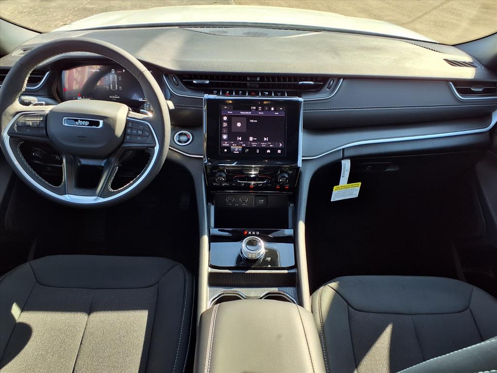 2025 Jeep Grand Cherokee Laredo White at League City CDJR