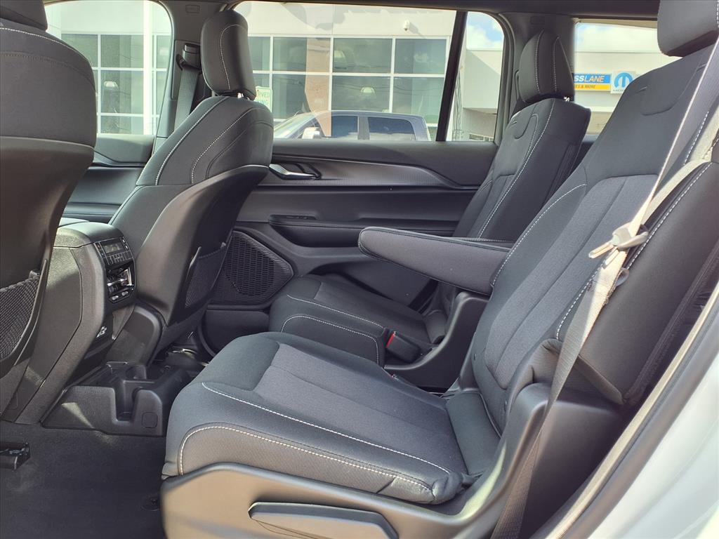 2025 Jeep Grand Cherokee L Laredo White at League City CDJR