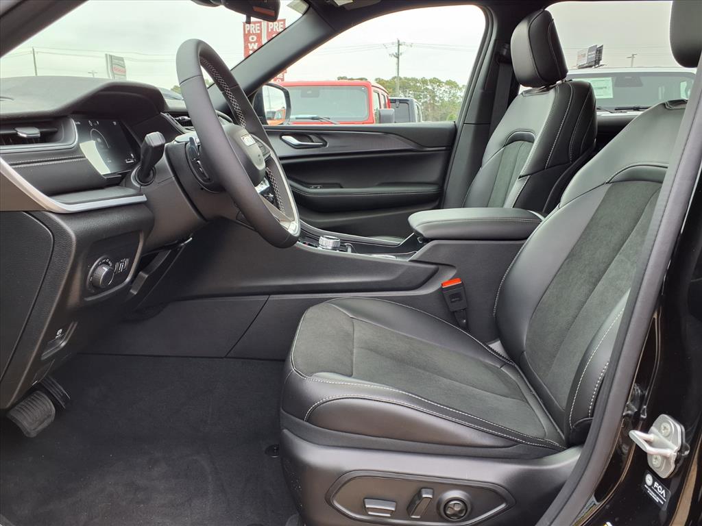 2025 Jeep Grand Cherokee L Altitude X Diamond Black Crystal Pearl Coat at League City CDJR