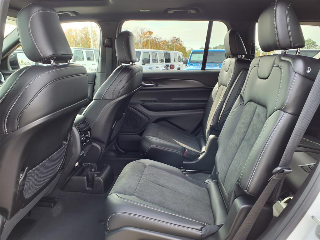 2025 Jeep Grand Cherokee L Laredo White at League City CDJR