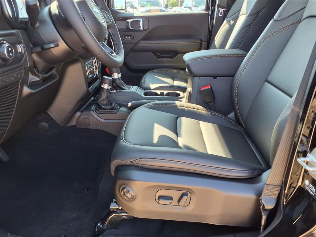 2025 Jeep Gladiator Sport Black Clearcoat at League City CDJR