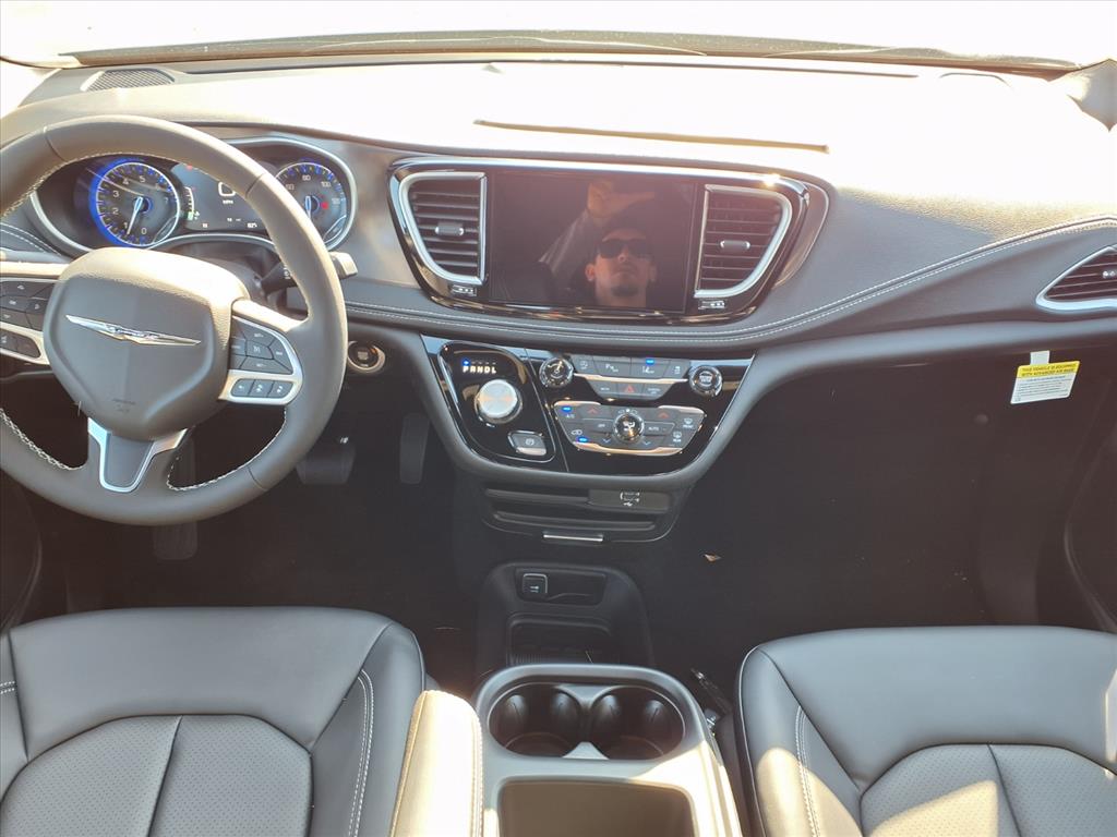 2026 Chrysler Pacifica Select Silver at League City CDJR