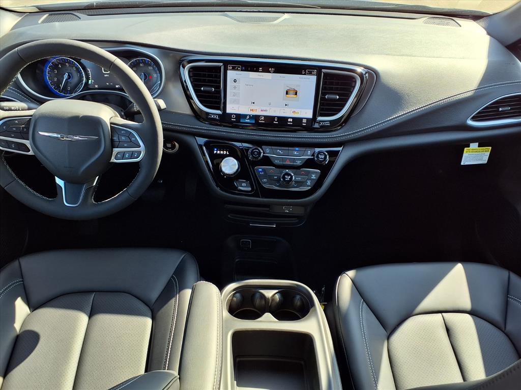 2026 Chrysler Pacifica Select Bright White Clearcoat at League City CDJR