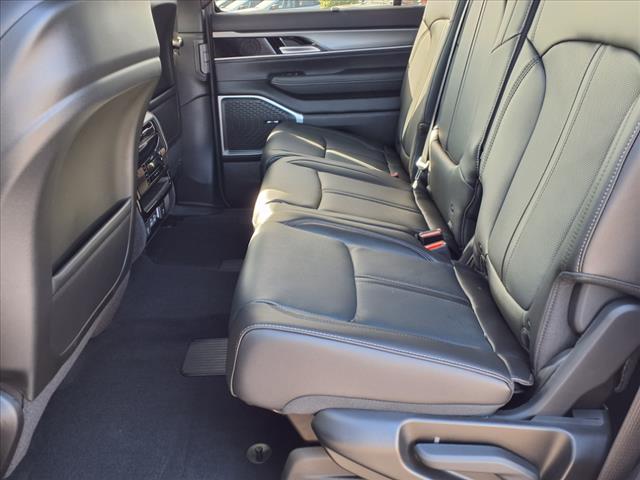 2025 Jeep Wagoneer L Base