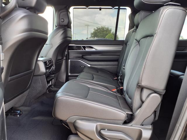 2025 Jeep Wagoneer Base
