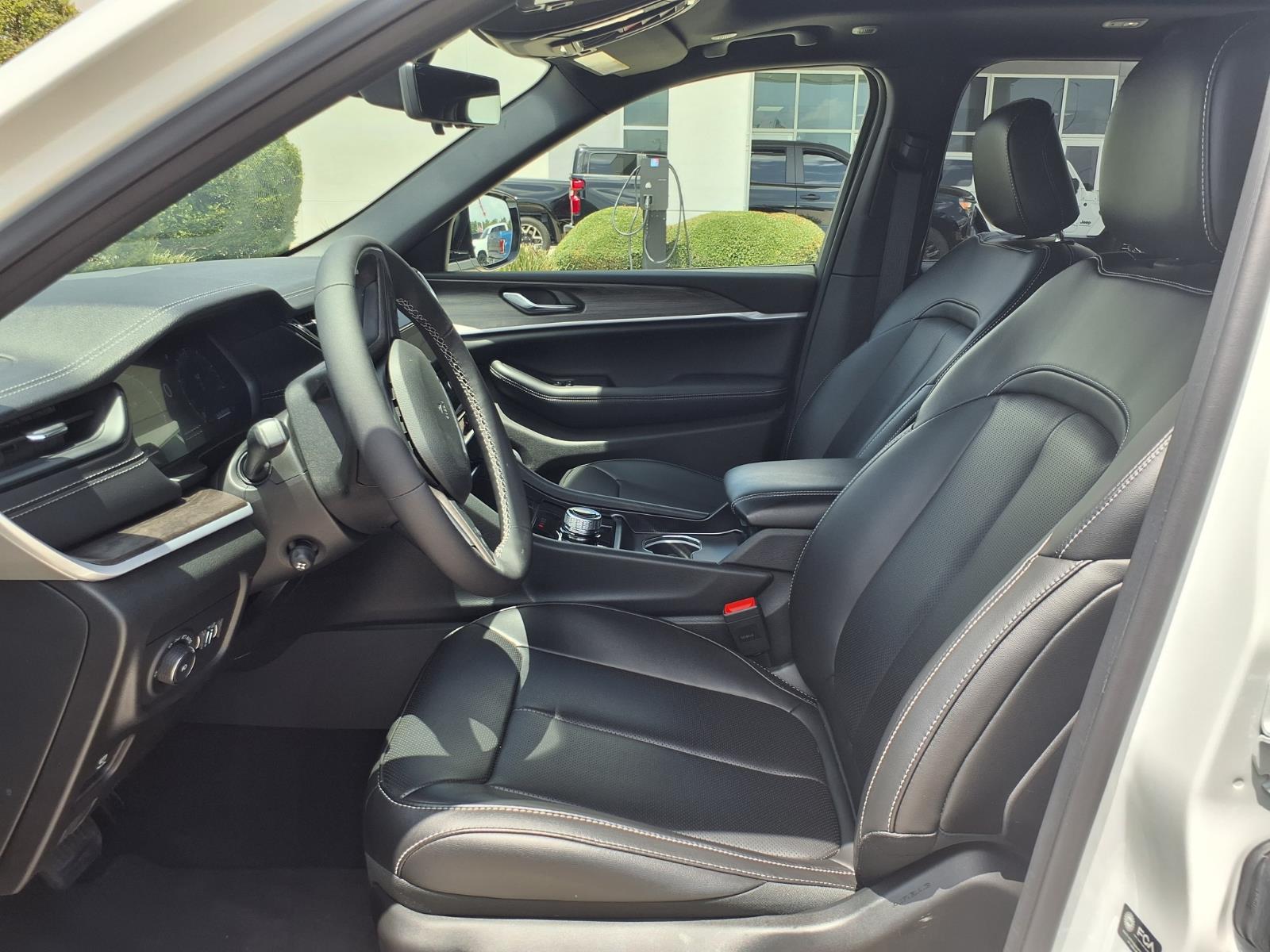 2026 Jeep Grand Cherokee Limited White at League City CDJR