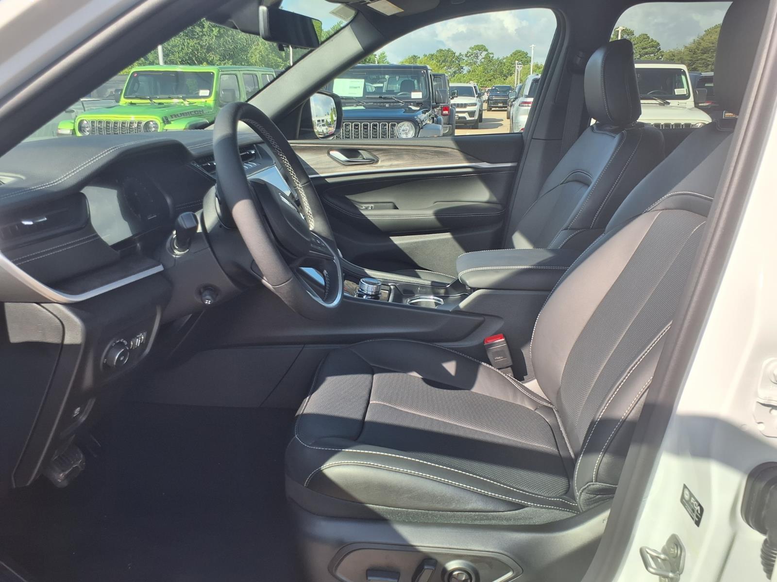 2026 Jeep Grand Cherokee Limited White at League City CDJR