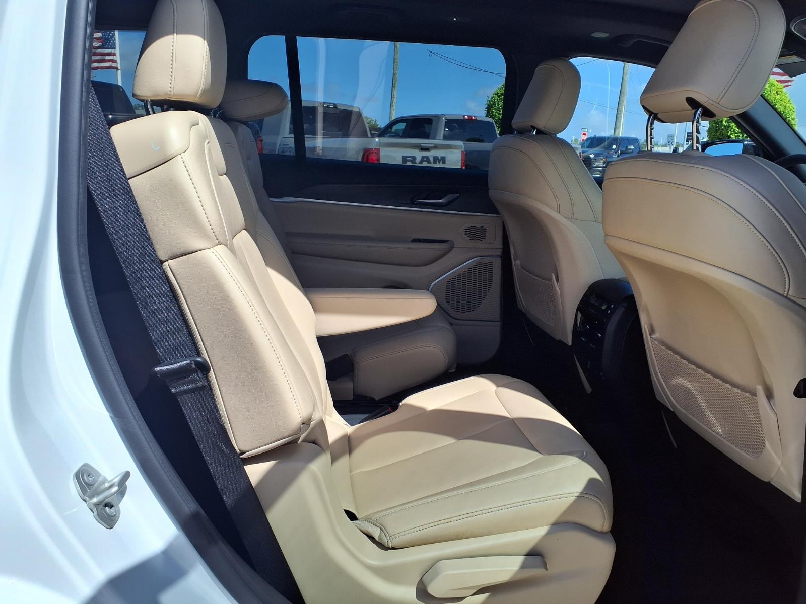 2023 Jeep Grand Cherokee L Limited - 8