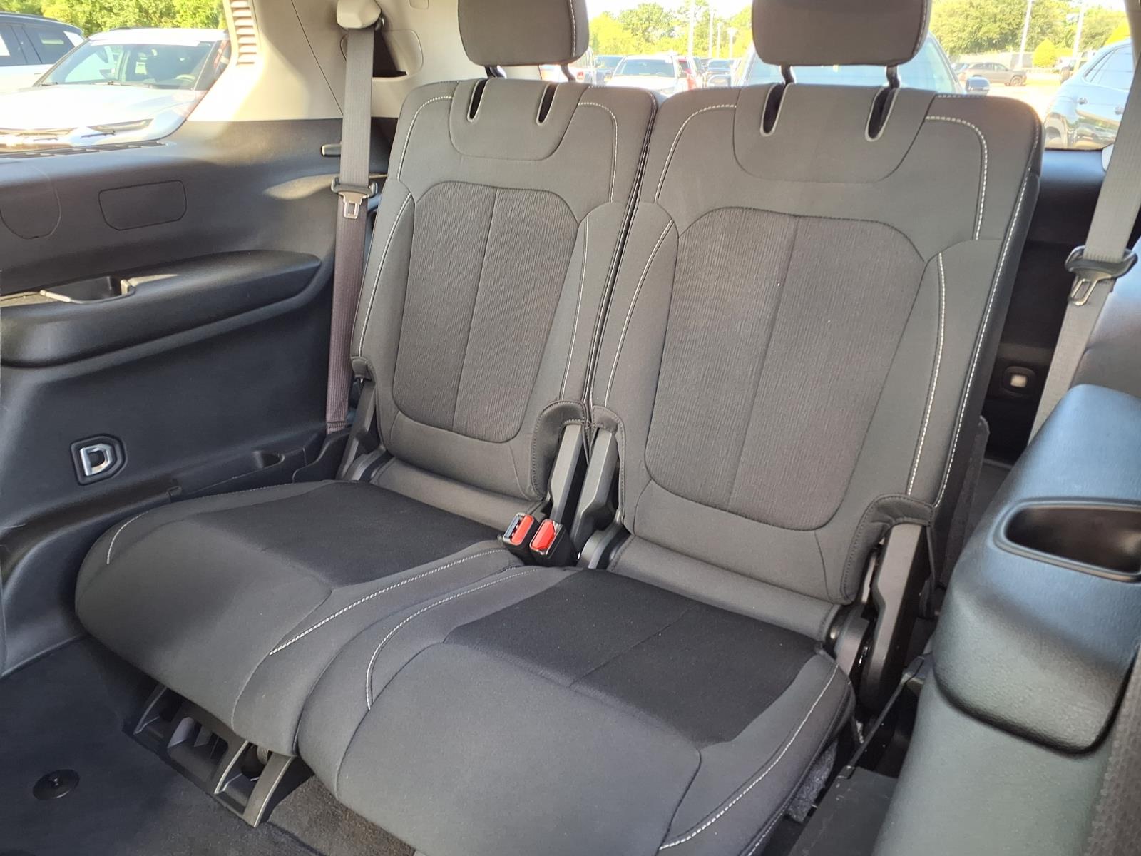 2024 Jeep Grand Cherokee L Laredo - 8
