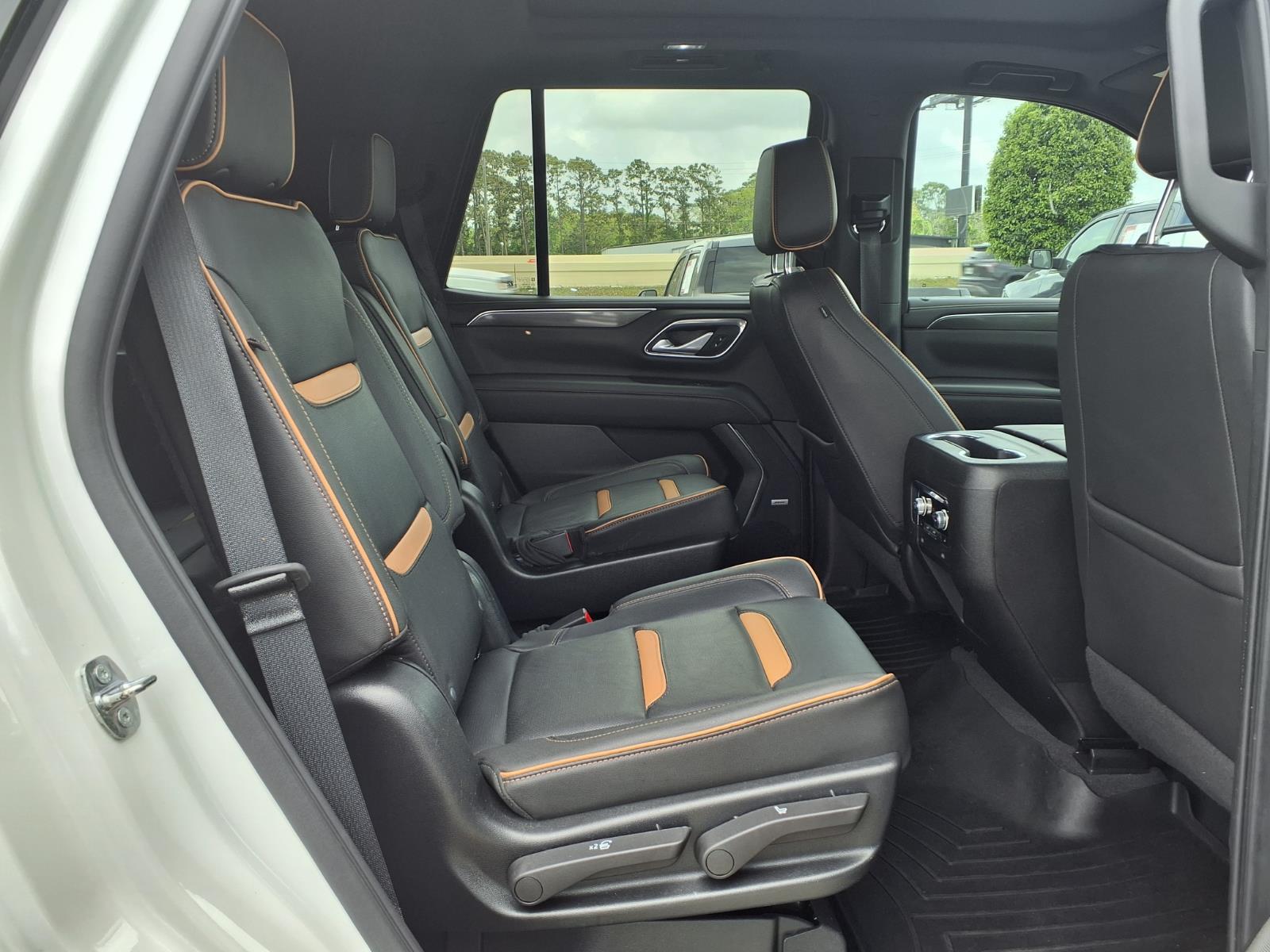 2022 GMC Yukon AT4 - 8