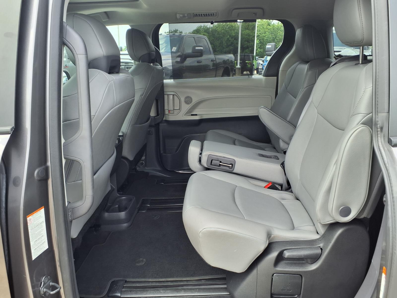 2023 Toyota Sienna XLE 8 Passenger - 8