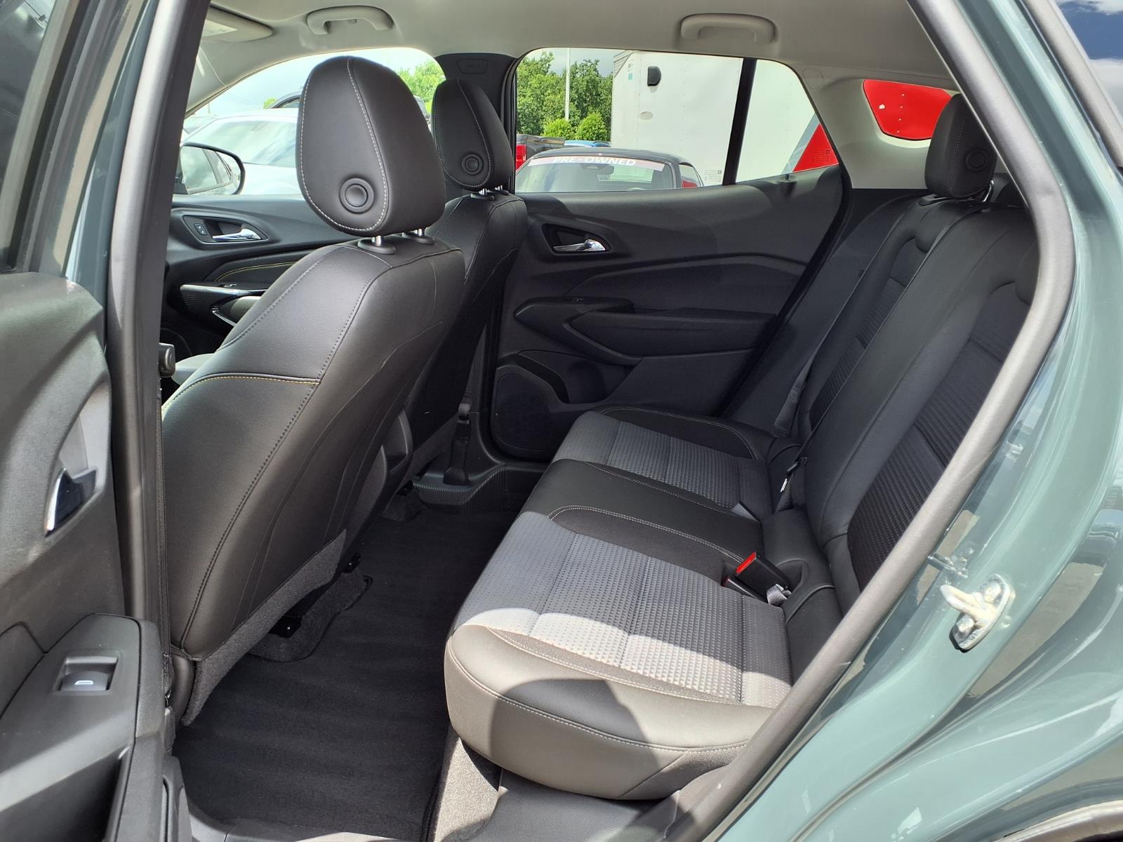 2025 Chevrolet Trax LT - 8