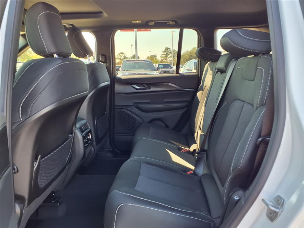 2025 Jeep Grand Cherokee Laredo White at League City CDJR