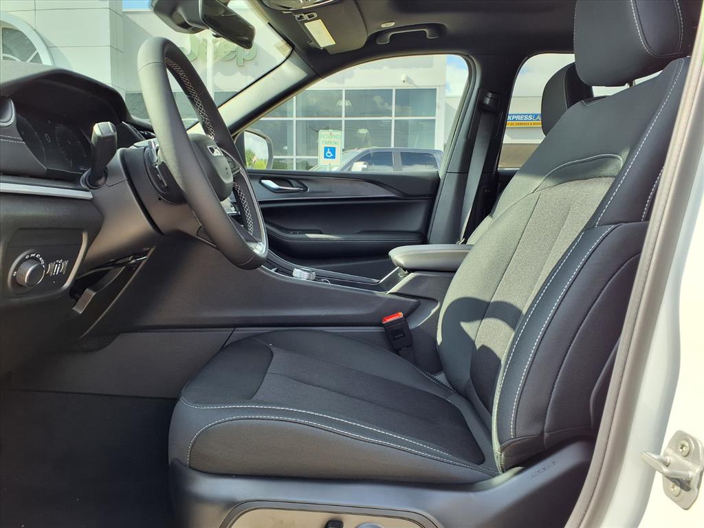 2025 Jeep Grand Cherokee L Laredo White at League City CDJR